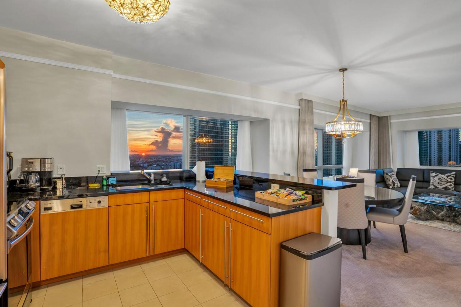 2 Bedroom Or King Studio Suites Four Seasons Hotel Miami Free Wi-Fi & Free Parking 部屋 写真